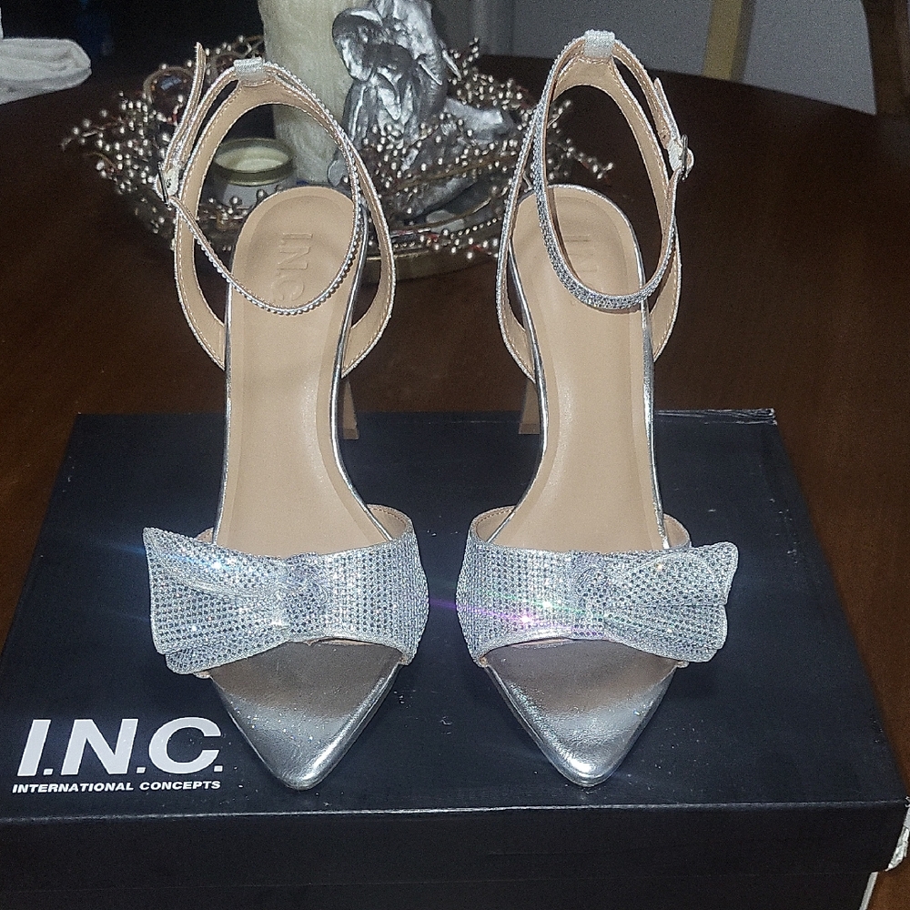 INC International Concepts   Silver Heels